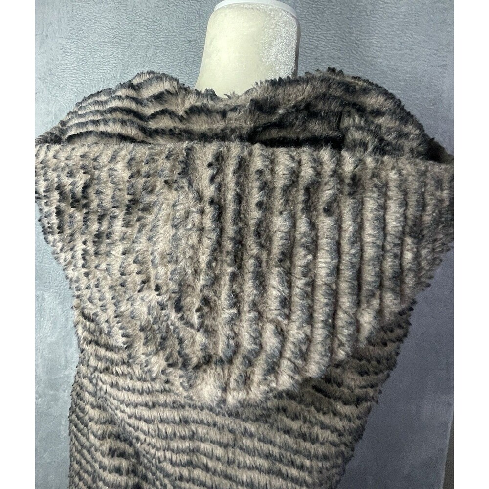 Tahari Women's Faux Fur Vest Size S Fur Hooded Vest Mobwife Italian Glam - Picture 7 of 13